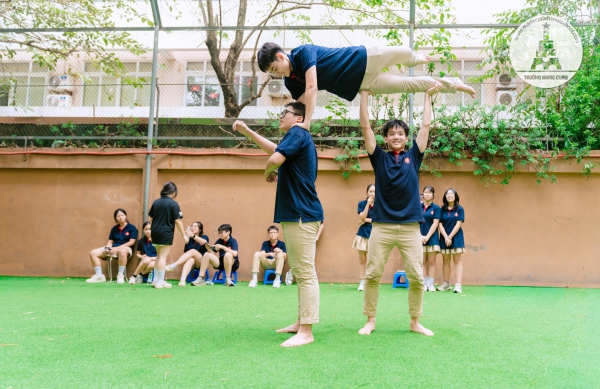 “CƯ DÂN” MC HÁO HỨC TẬP LUYỆN CHO HỘI DIỄN VĂN NGHỆ 33